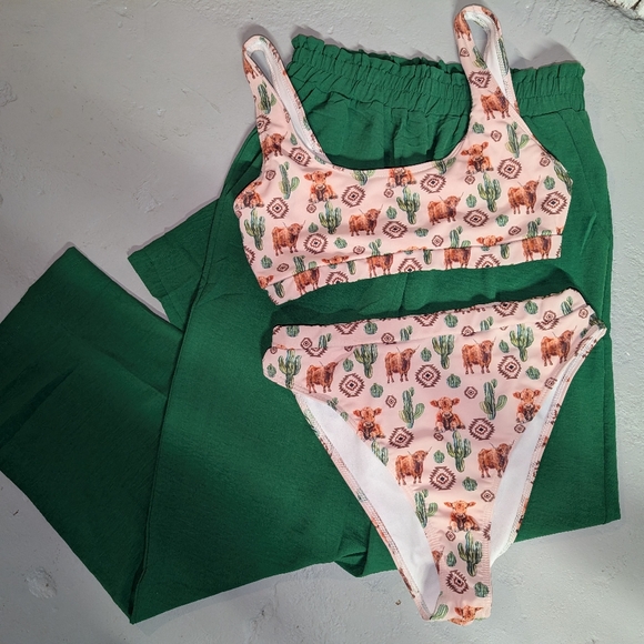 Other - 🌵🐮Cactus & Highland Cow Print Bikini Set with Green Pants (Like New!)